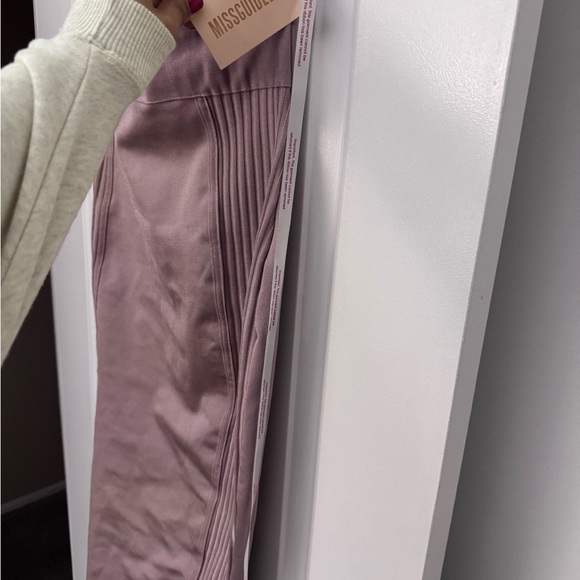 Elegant One-Shoulder Bandage Ribbed Dress in Mauve - Picture 3 of 7